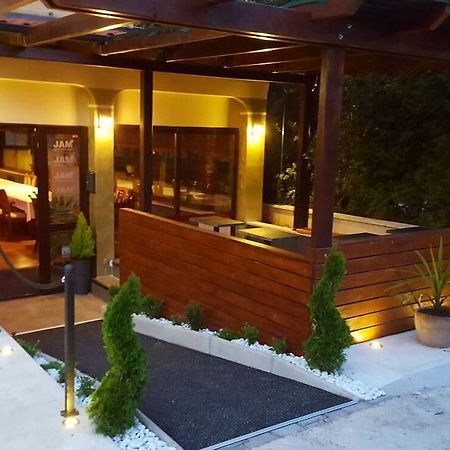 Villa Cezar Kaštel Lukšić Exterior foto
