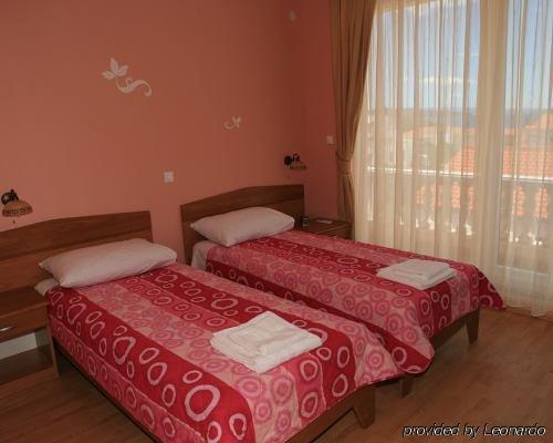 Villa Cezar Kaštel Lukšić Quarto foto