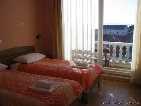 Villa Cezar Kaštel Lukšić Quarto foto
