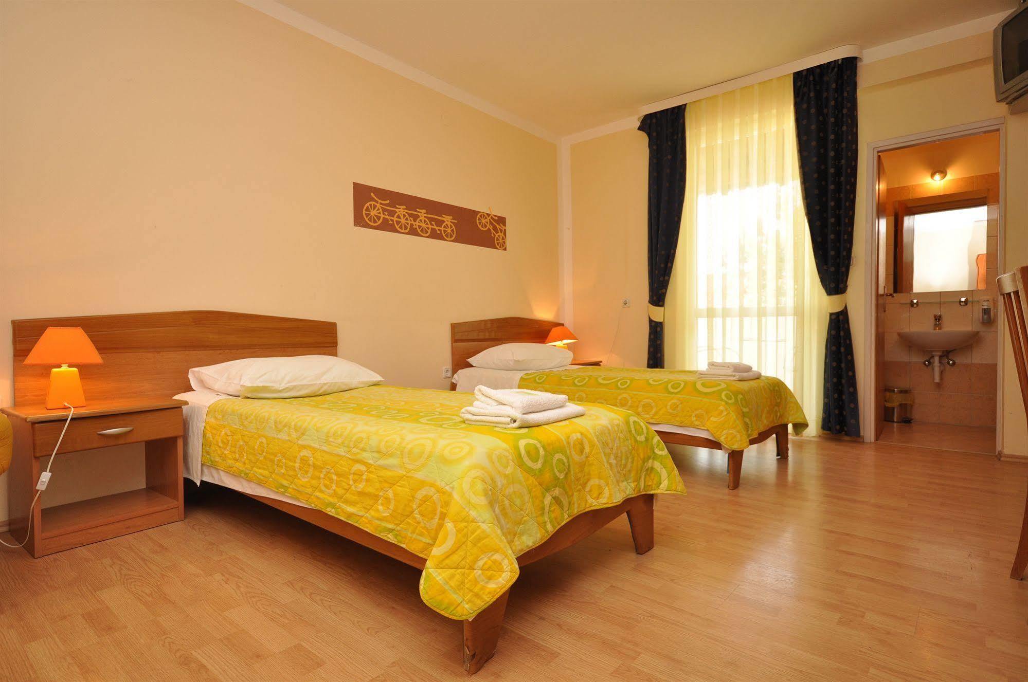 Villa Cezar Kaštel Lukšić Exterior foto