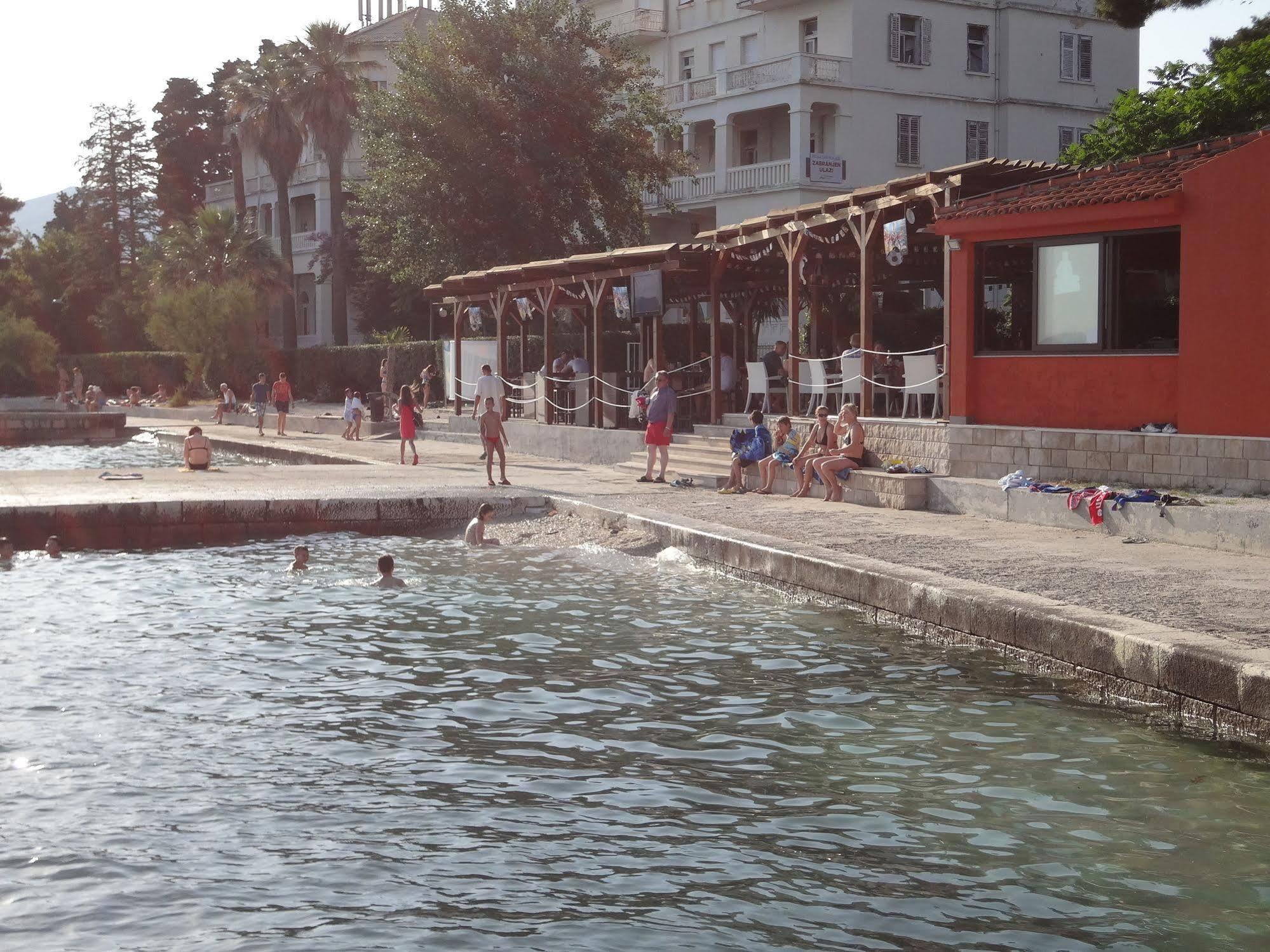 Villa Cezar Kaštel Lukšić Exterior foto