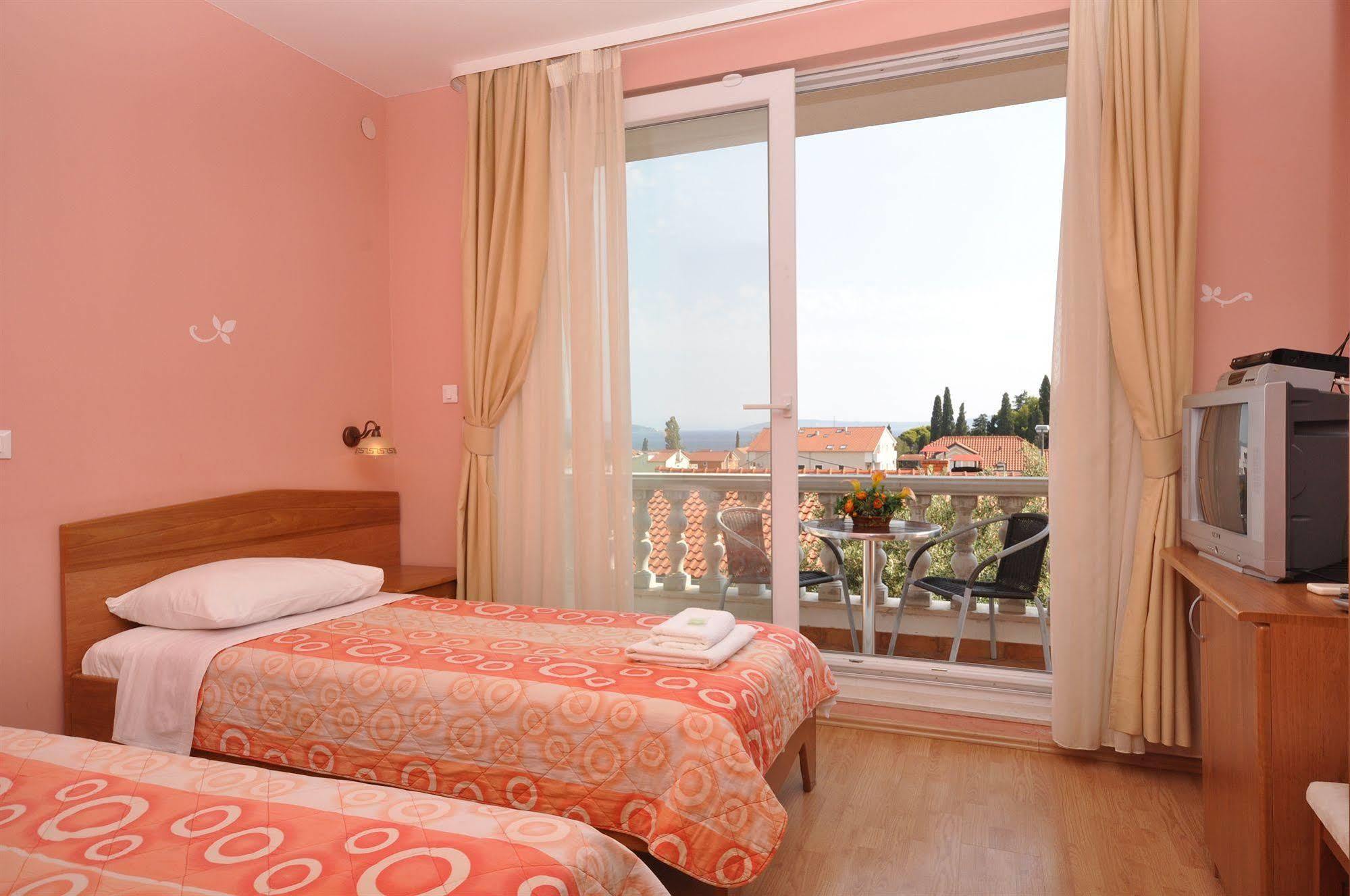 Villa Cezar Kaštel Lukšić Exterior foto